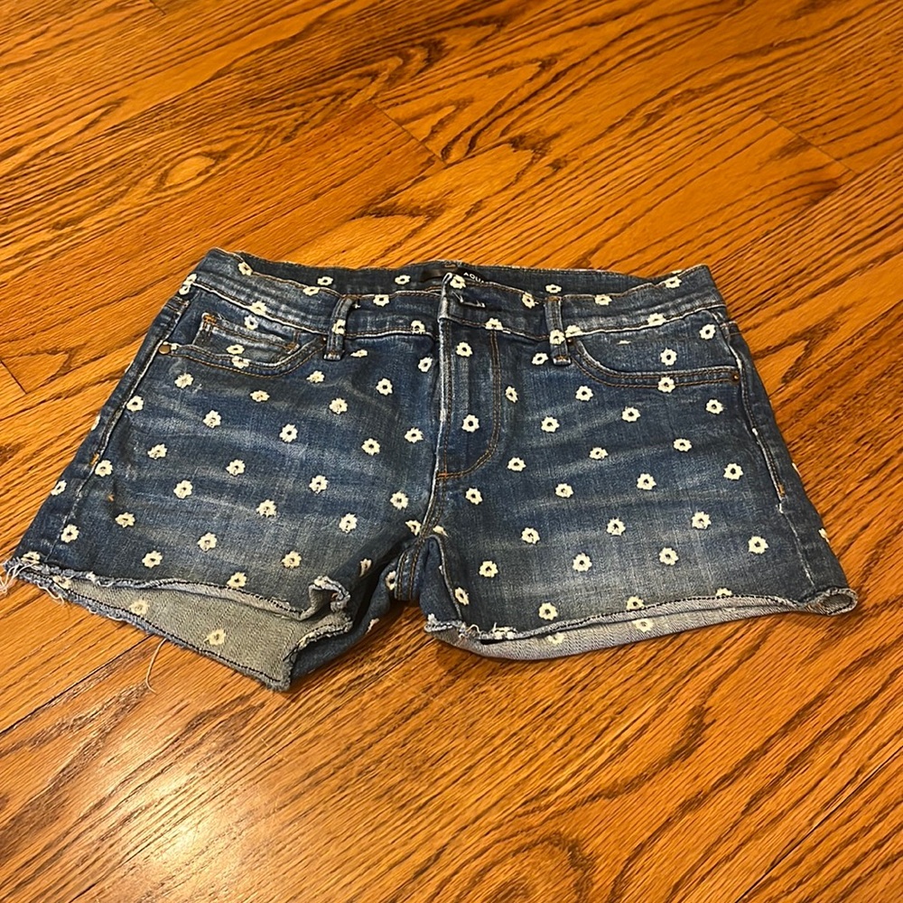 Aqua Woman’s Jean Flower Shorts Size 26
